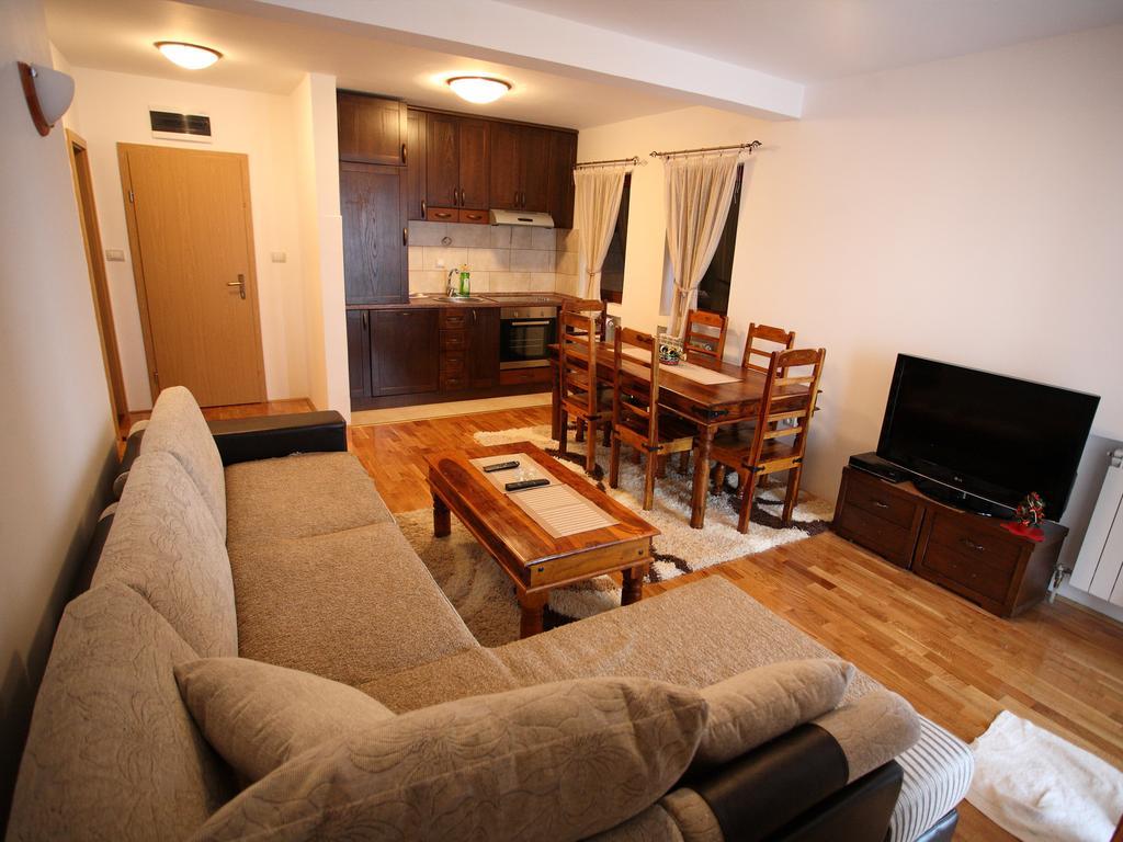 Family Apartments Zabljak  Bilik gambar