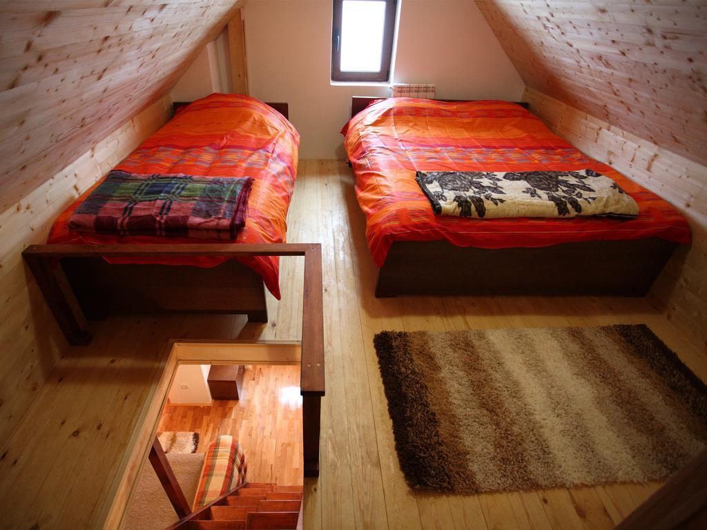 Family Apartments Zabljak  Bilik gambar