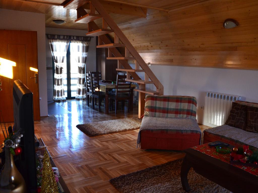 Family Apartments Zabljak  Bilik gambar