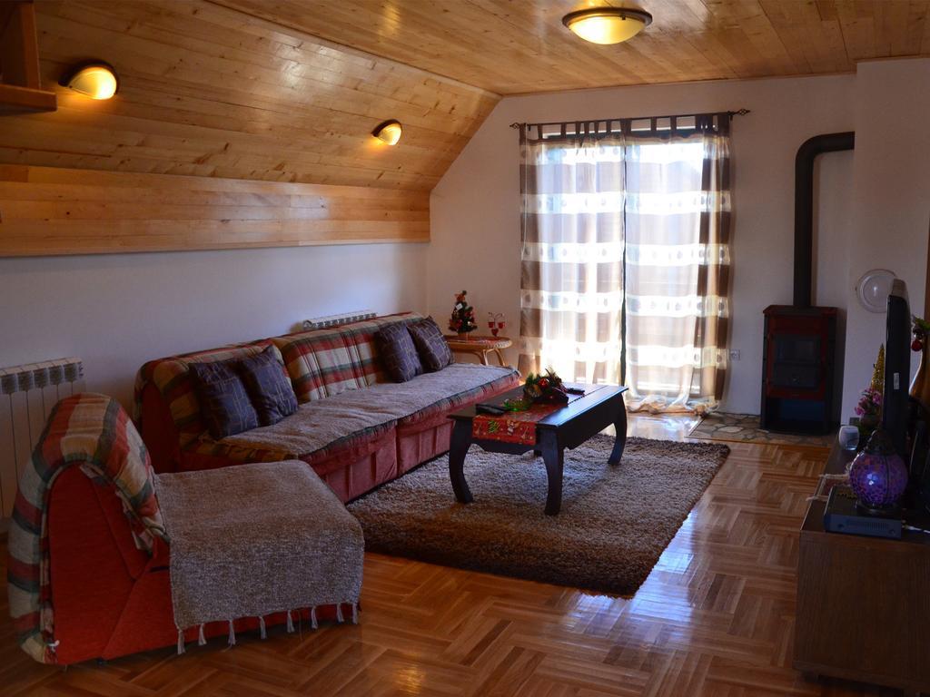 Family Apartments Zabljak  Bilik gambar