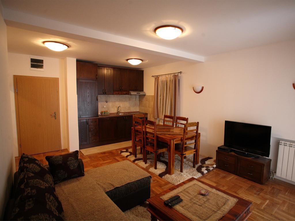 Family Apartments Zabljak  Bilik gambar