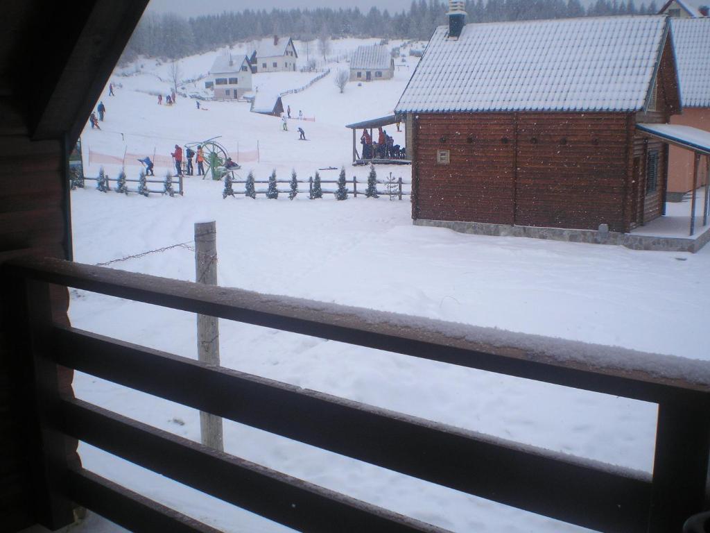Family Apartments Zabljak  Bilik gambar